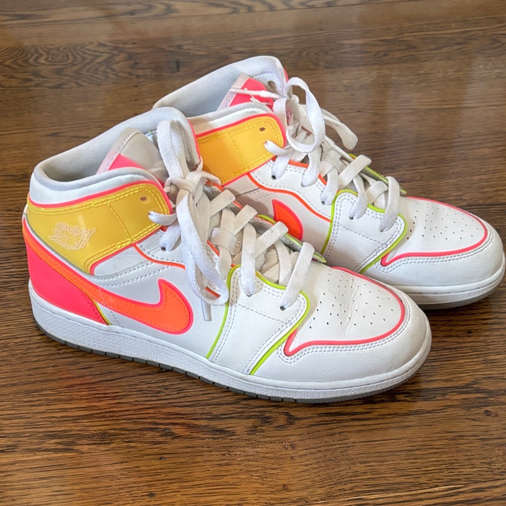 Jordan 1 Mid